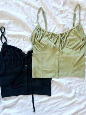 💚NWOT // American Eagle Bust Tie Crop Top Bundle💚